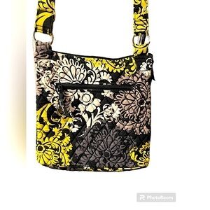 Crossbody Purse 
Vera Bradley
Baroque Yellow 
Retired Print
Size 11x11
EUC